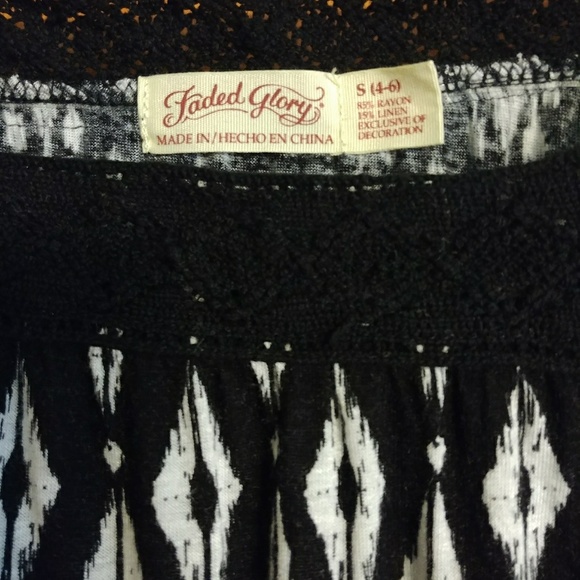 It's a Faded Glory ladies top size size small - Picture 4 of 5